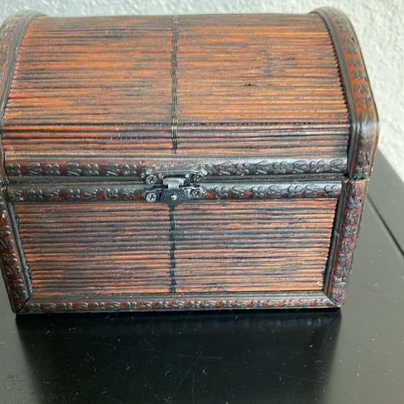Small antique wooden decorative box - Picture 2 of 6